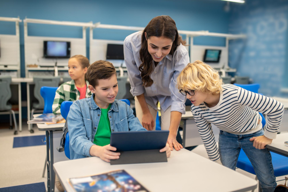 Enhancing Student Learning with Smart School Management Systems